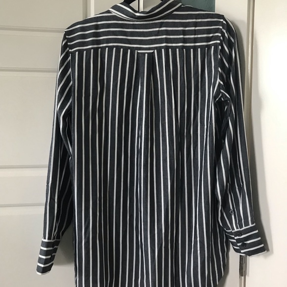 Banana Republic Blouse. Parker tunic fit - Picture 2 of 3